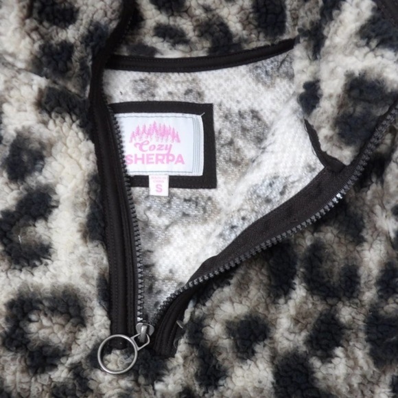COZY Sherpa Animal‎ Print Pullover Small - Picture 4 of 7